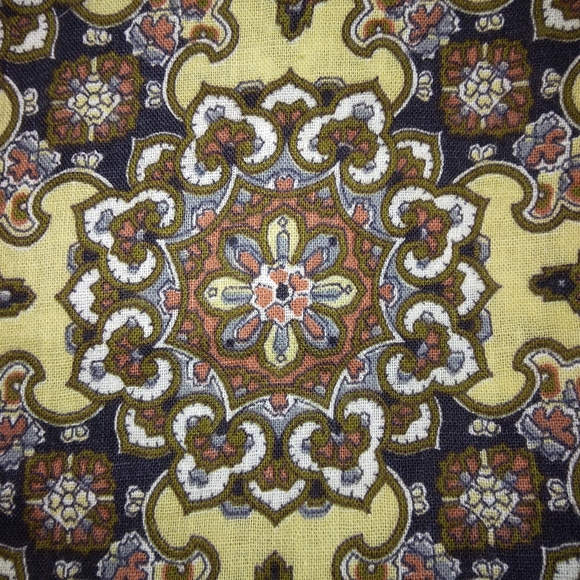 FABRIC Vintage Brown on gold regularly set stylized medallions 1 yd + - Picture 5 of 8